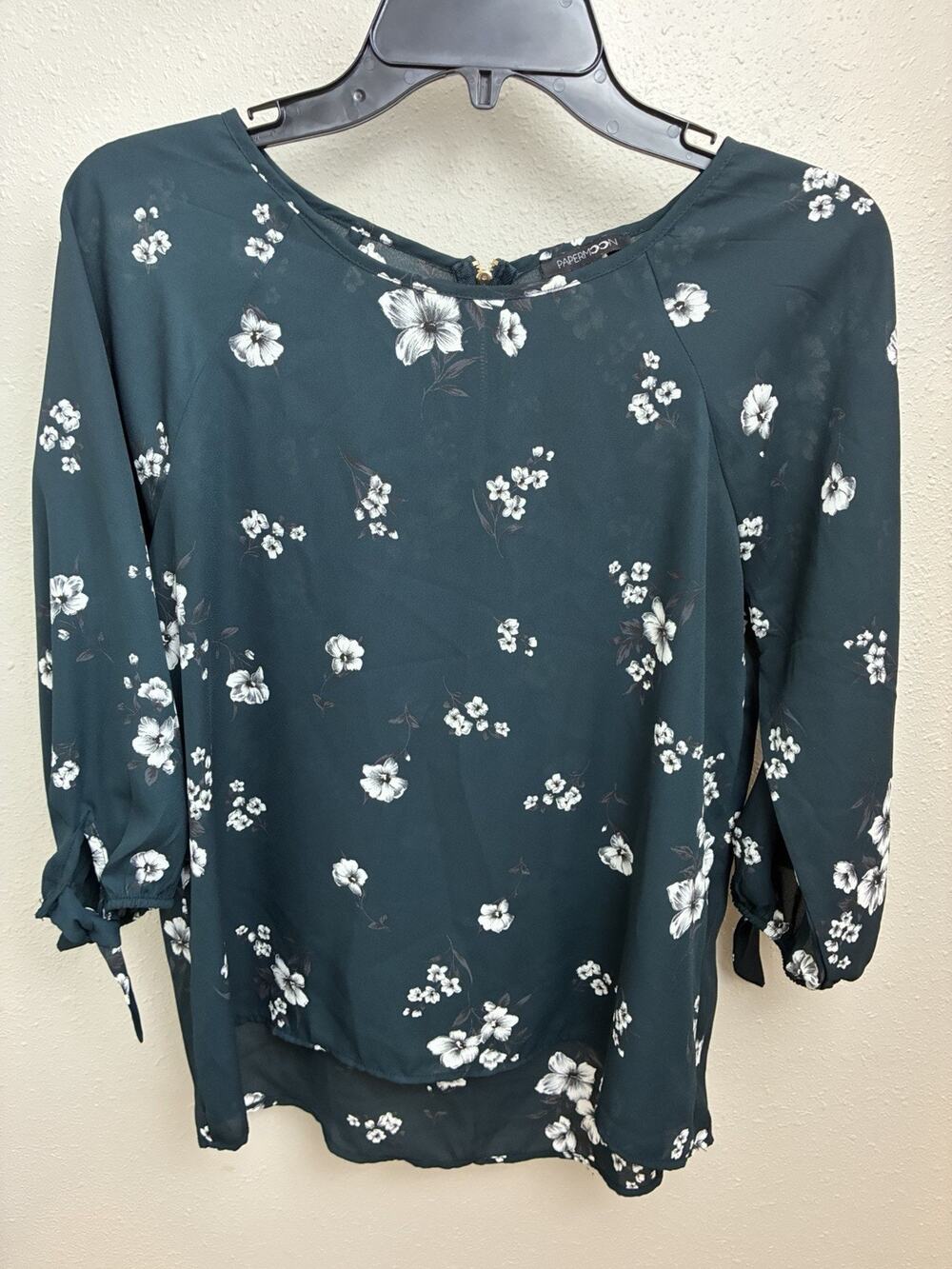 Papermoon Blouse Size Medium Green Floral 3/4 Sleeve